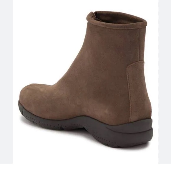 LA CANADIENNE suede Leather bootie black size 6.5 women’s $399 like new - Picture 3 of 12